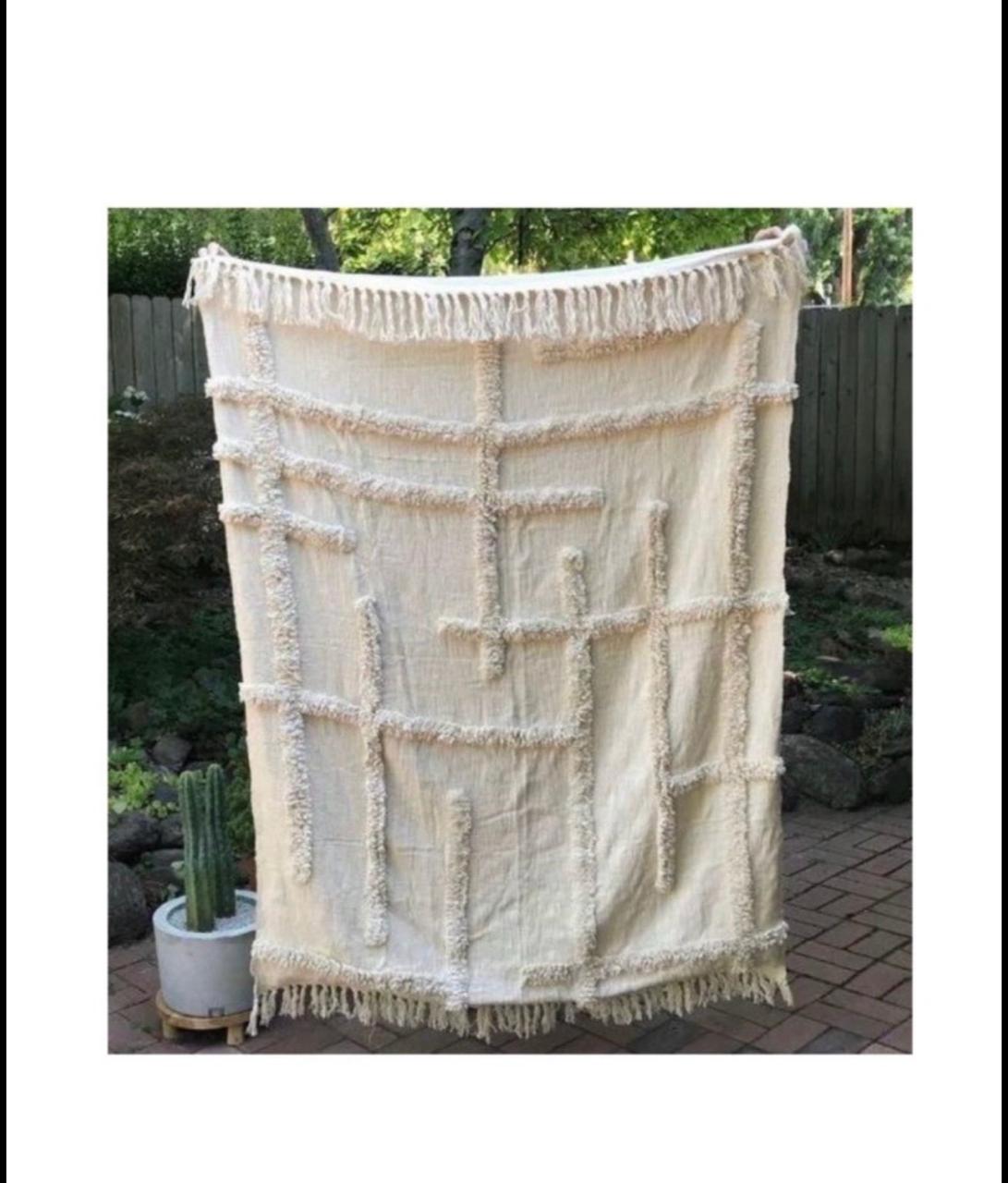 Snow Drift Throw (per piece)